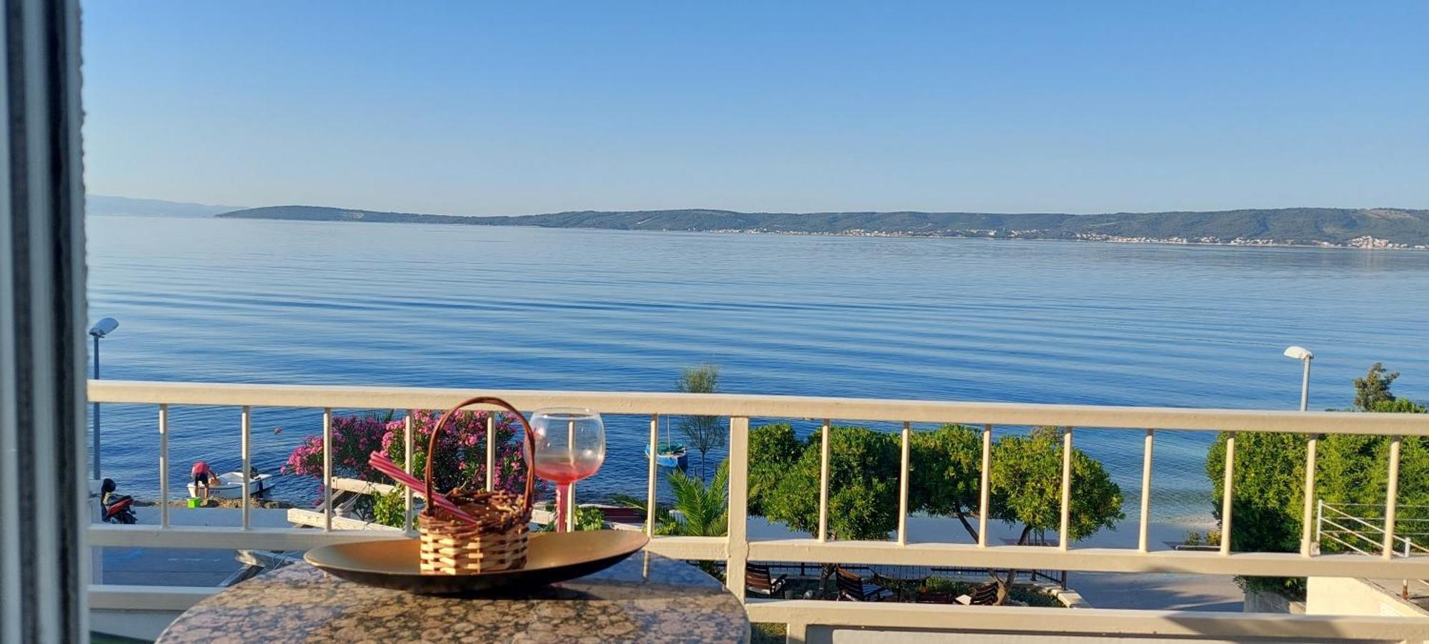 Apartman Figaro Pogled Od Milijun Dolara, 2 Tusa, 2 Wc Kastela Exterior photo
