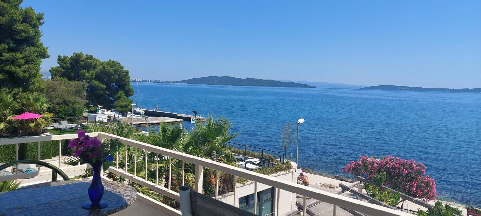 Apartman Figaro Pogled Od Milijun Dolara, 2 Tusa, 2 Wc Kastela Exterior photo